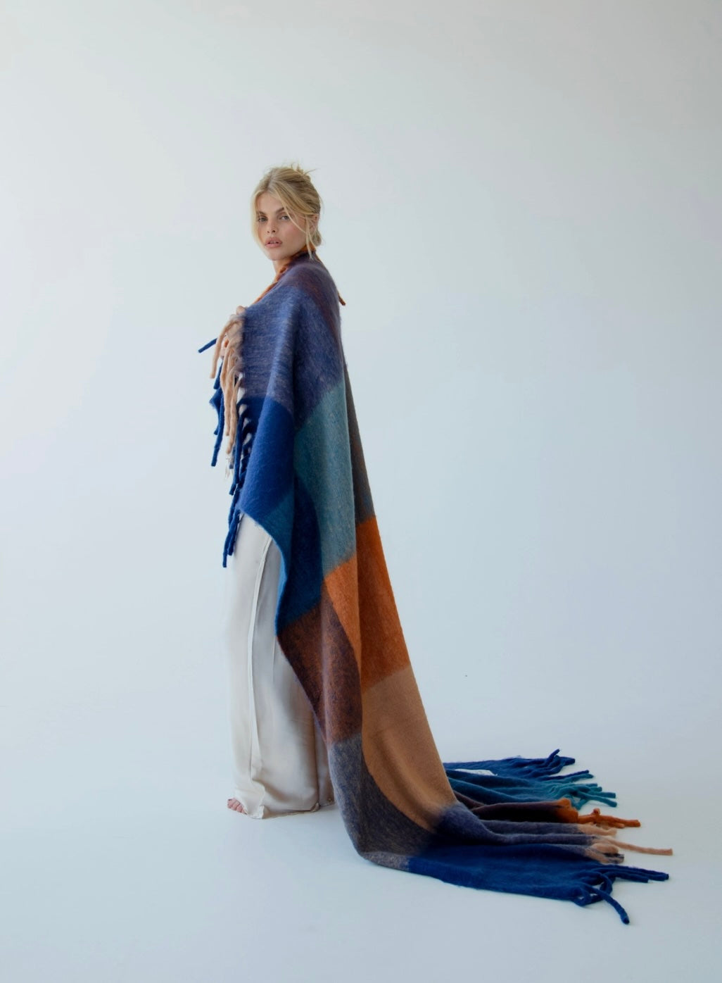 The Reykjavik Throw - Tokyo Lights- ARCTIC FOX & co